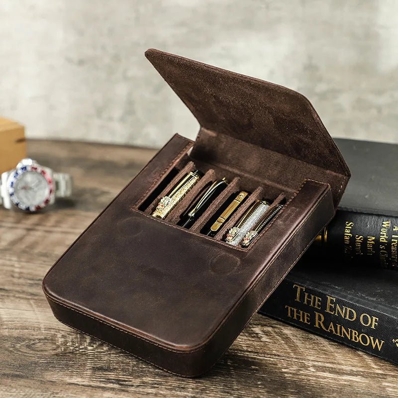 Luxe bescherming voor uw schrijfwaren – leren pennenetui met magneetsluiting - ZakelijkePennen.nl