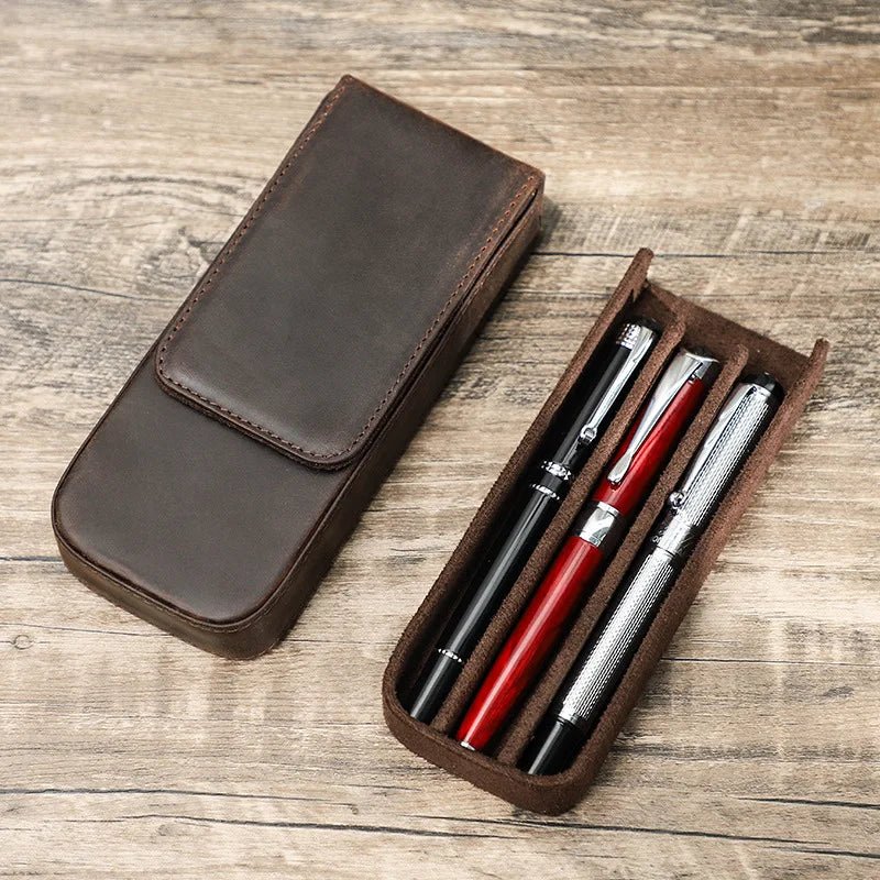 Luxe bescherming voor uw schrijfwaren – leren pennenetui met magneetsluiting - ZakelijkePennen.nl