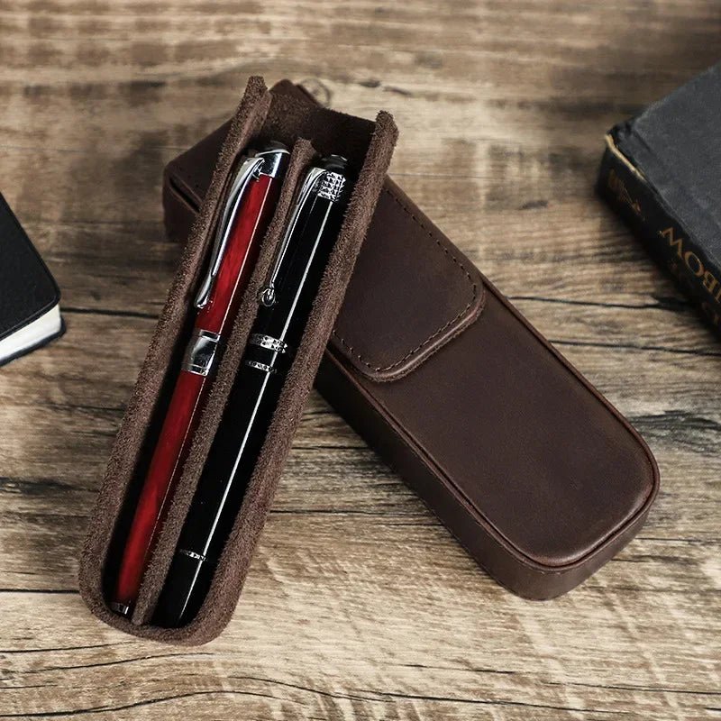 Luxe bescherming voor uw schrijfwaren – leren pennenetui met magneetsluiting - ZakelijkePennen.nl