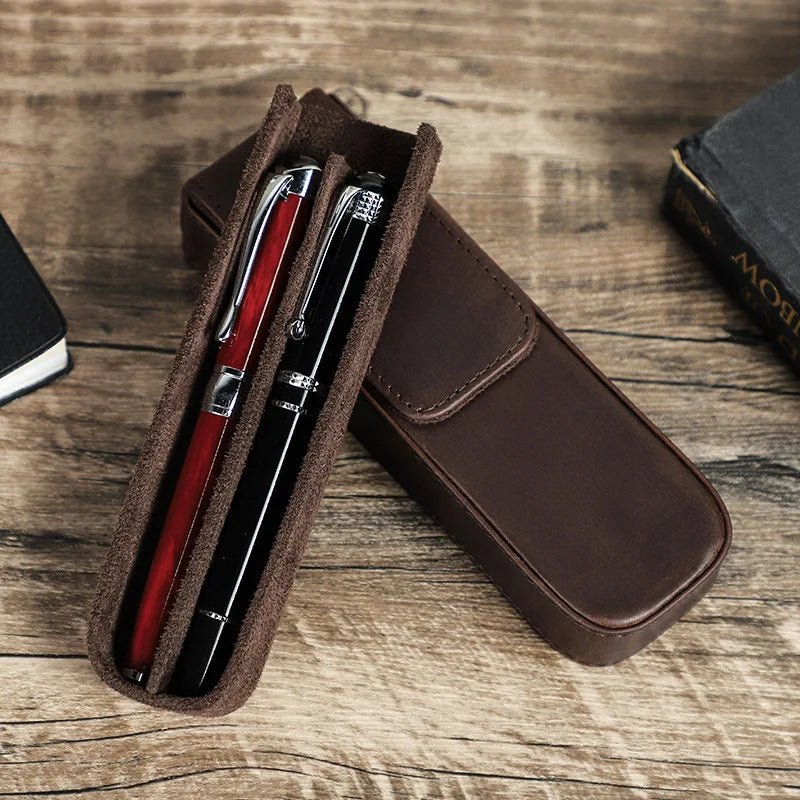 Luxe bescherming voor uw schrijfwaren – leren pennenetui met magneetsluiting - ZakelijkePennen.nl
