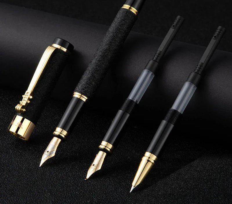 🖋️ Luxe kalligrafiepen met goudkleurige sierclip – Zakelijke elegantie met verwisselbare penpunten - ZakelijkePennen.nl