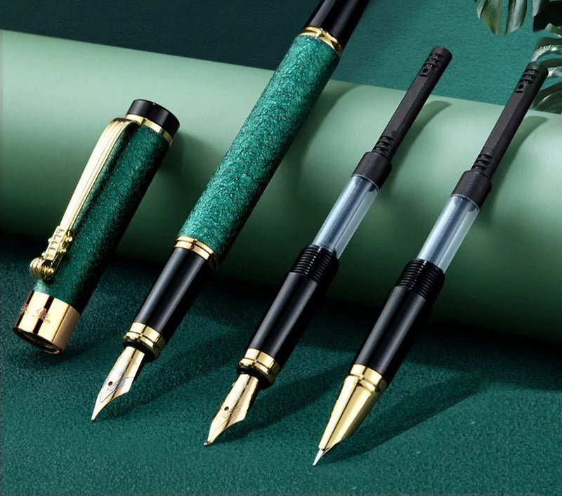 🖋️ Luxe kalligrafiepen met goudkleurige sierclip – Zakelijke elegantie met verwisselbare penpunten - ZakelijkePennen.nl