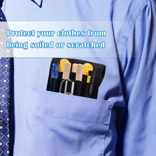 Persoon met een blauw shirt en de ultieme riempenhouder die pennen en een stift vasthoudt: Organiseer en bescherm!