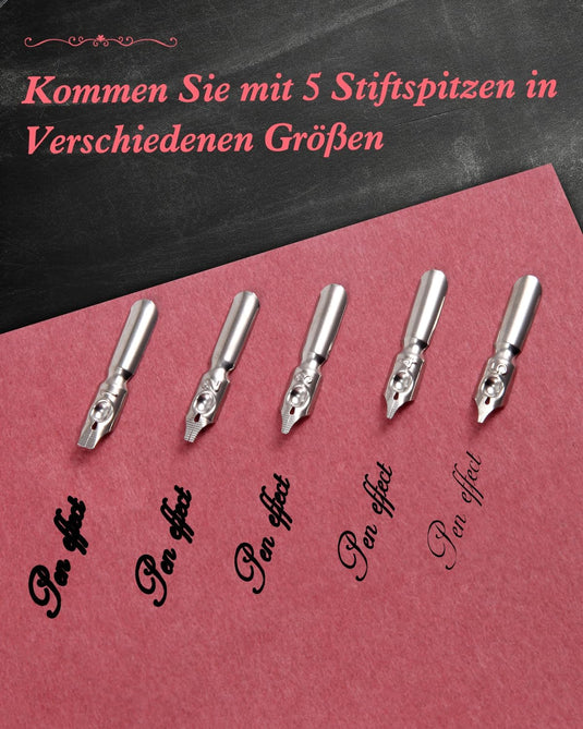 Vijf Verleidelijke kalligrafie penpunten met verschillende maten weergegeven op een roze achtergrond, vergezeld van Duitse tekst die zich vertaalt naar "wordt geleverd met 5 penpunten in verschillende maten", waardoor het een ideale beginners kall is