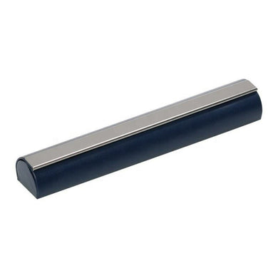 Een cilindervormige blauwe pennendoos met een metallic afwerking en een transparant deksel op een witte achtergrond.
Productnaam: Bewaar uw pennen stijlvol met onze luxe opvouwbare pen geschenkdoos