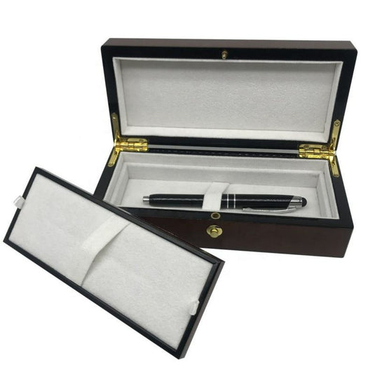 Geef uw pennen de opslag die ze verdienen met onze luxe 2 laagse fluweel pen geschenkdoos met het deksel open.