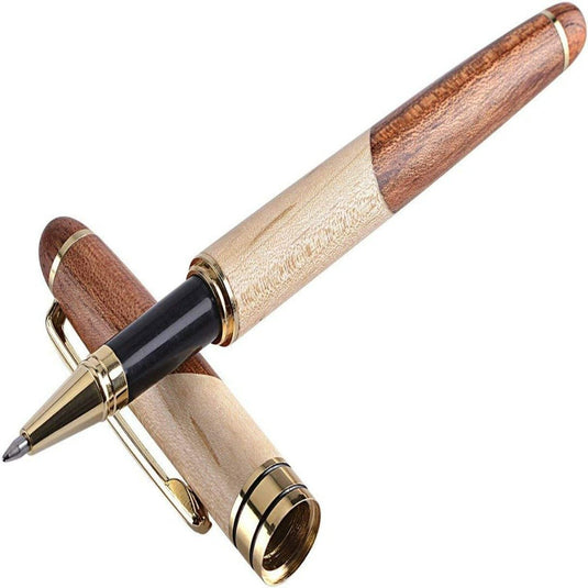 Elegante handgemaakte houten gelinkte pen cadeauset met goudkleurige accenten en zwarte details.