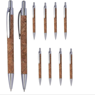 Een verzameling universele duurzame balpennen van kurk, weergegeven in verschillende richtingen.