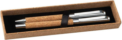 Upgrade uw bedrijfsgeschenken met deze elegante milieuvriendelijke kurkbalpen schrijfset en potloodset, aanwezig in een doos.