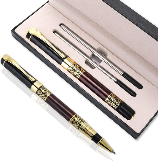 Een elegante Verleidelijke luxe balpenset, weergegeven in een doos, bestaande uit een vulpen, rollerbalpen en balpen met gouden accenten en een comfortabele grip.