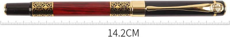 Laad afbeelding in Galerijviewer, Verleiding in onvermijdelijke lijnen: Kalligrafie vulpen set met 14,2 cm in lengte, voorzien van een decoratief goud- en zwart ontwerp en een rode hout-finish
